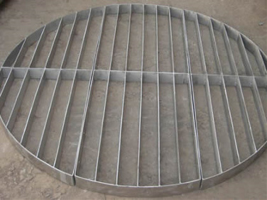 Large diameter packing support grating
